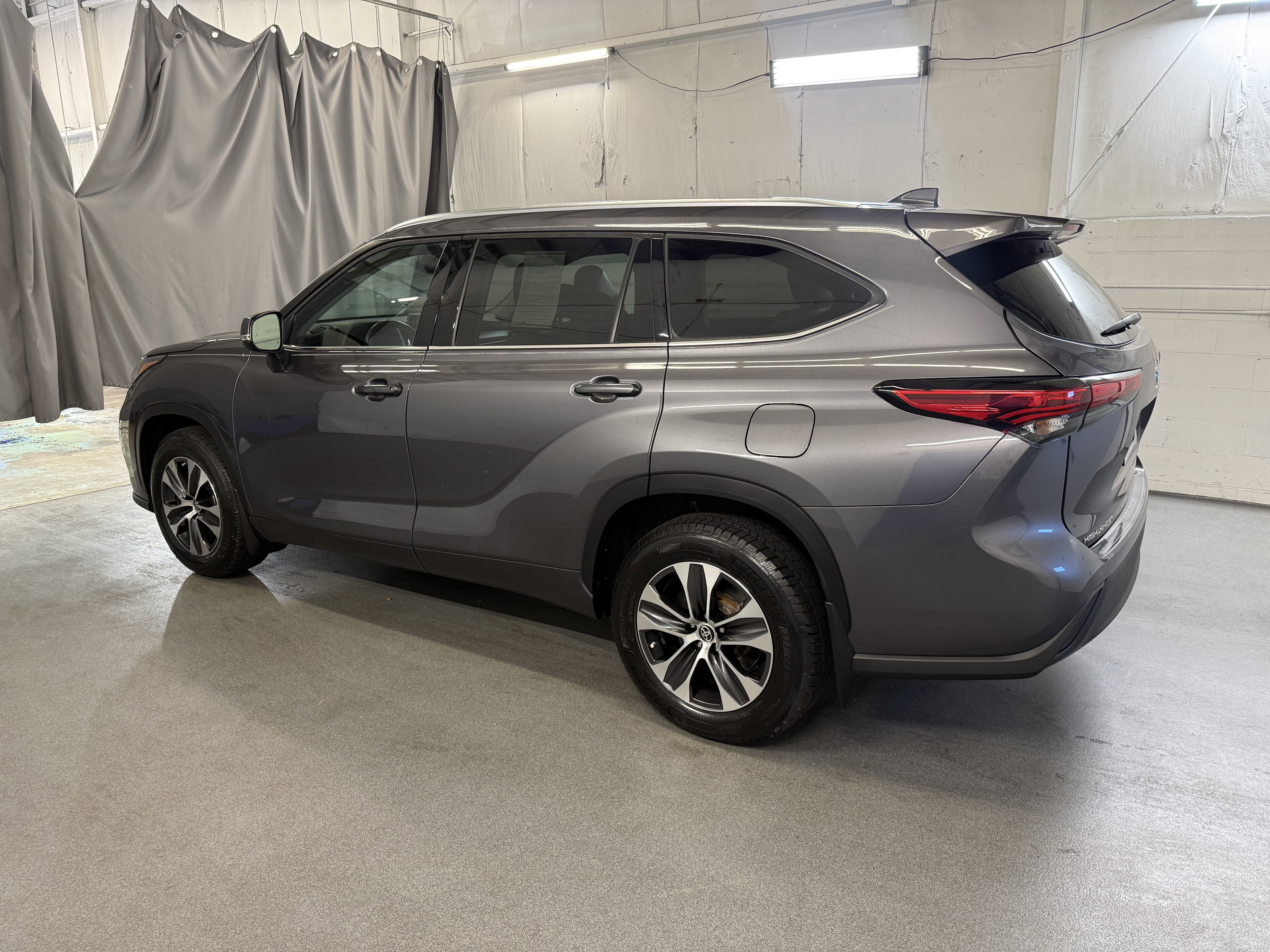 Used 2021 Magnetic Gray Metallic Toyota XLE image 6