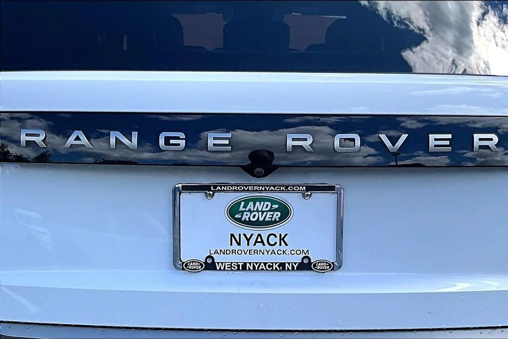 Used 2024 White Land Rover SE image 32