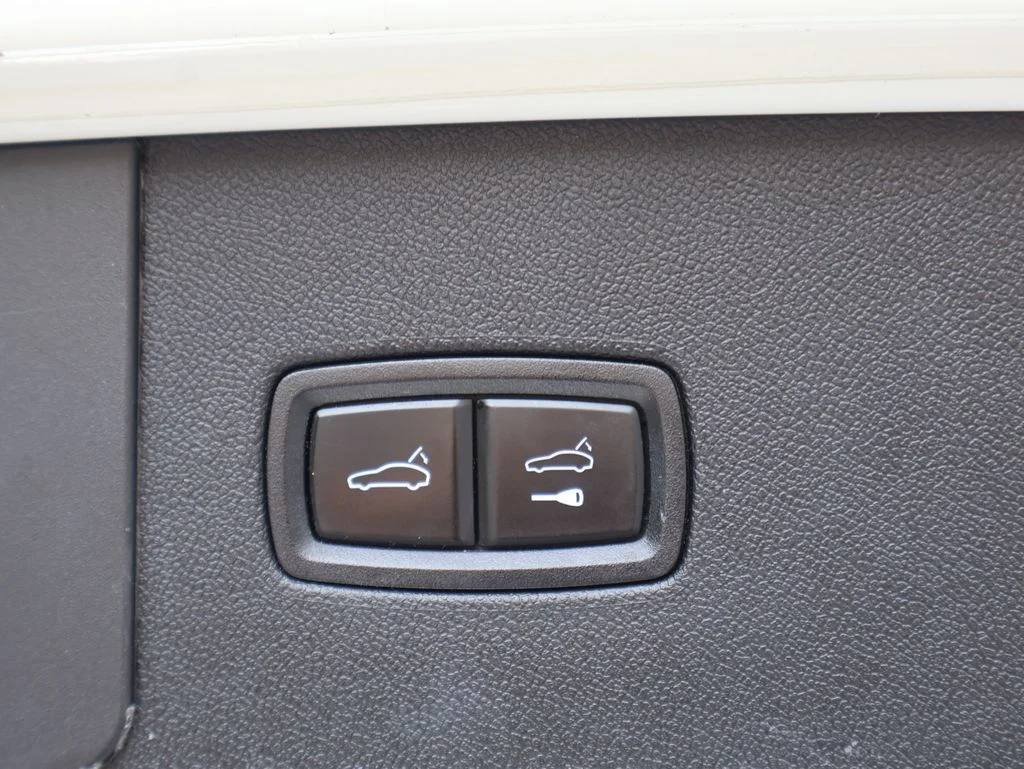 Used 2020 White Porsche  image 19