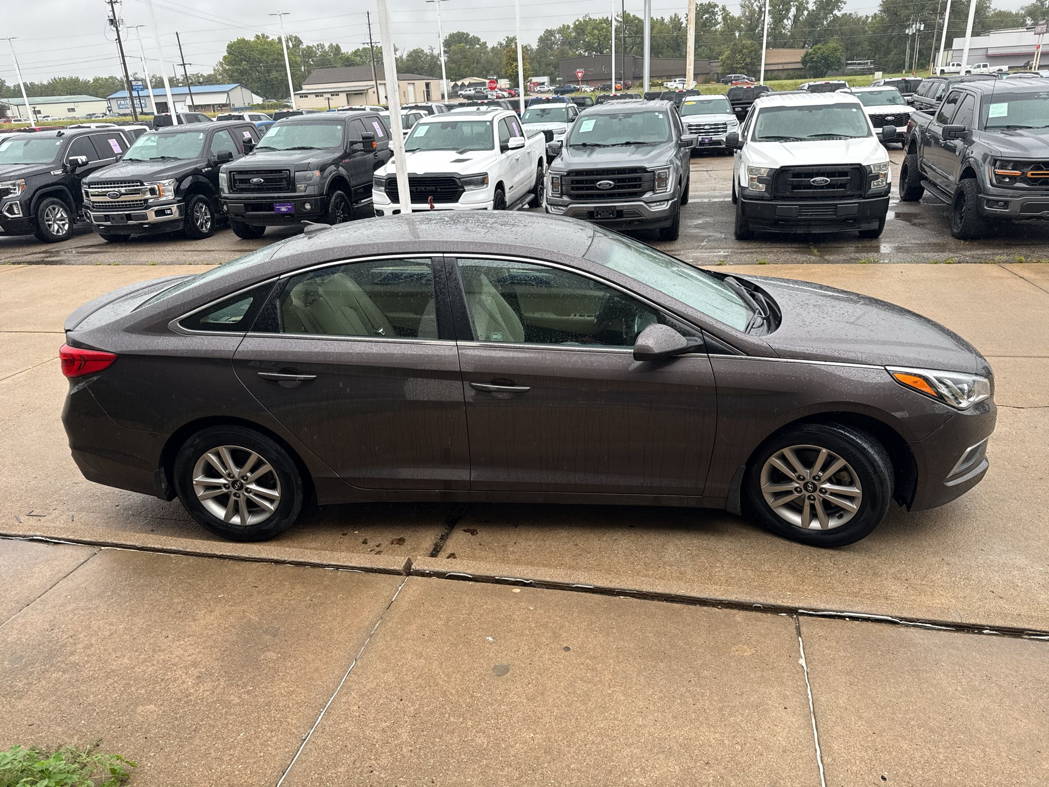 Used 2016 Dark Truffle Hyundai 2.4L SE image 5
