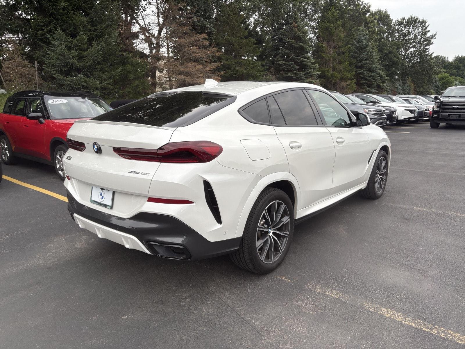 Used 2022 Mineral White Metallic BMW xDrive40i image 5