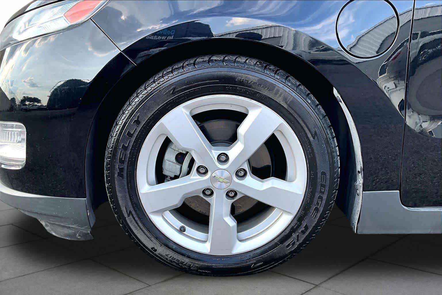 Used 2014 Black Chevrolet  image 11