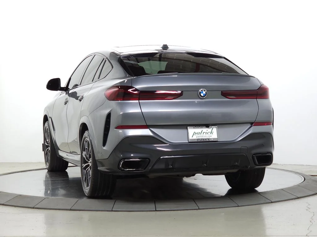 Used 2025 Gray BMW xDrive40i image 3