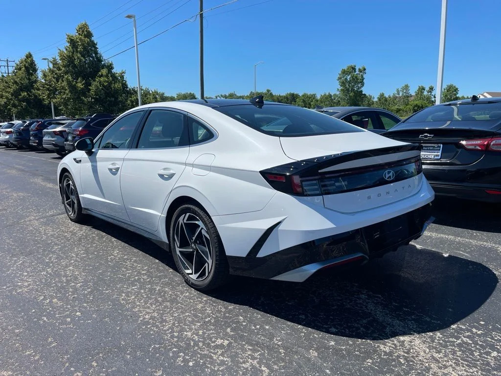 Used 2024 Serenity White Hyundai SEL image 3