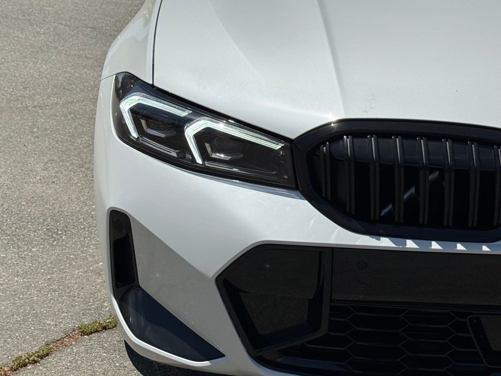 New 2026 Mineral White Metallic BMW 330i image 13