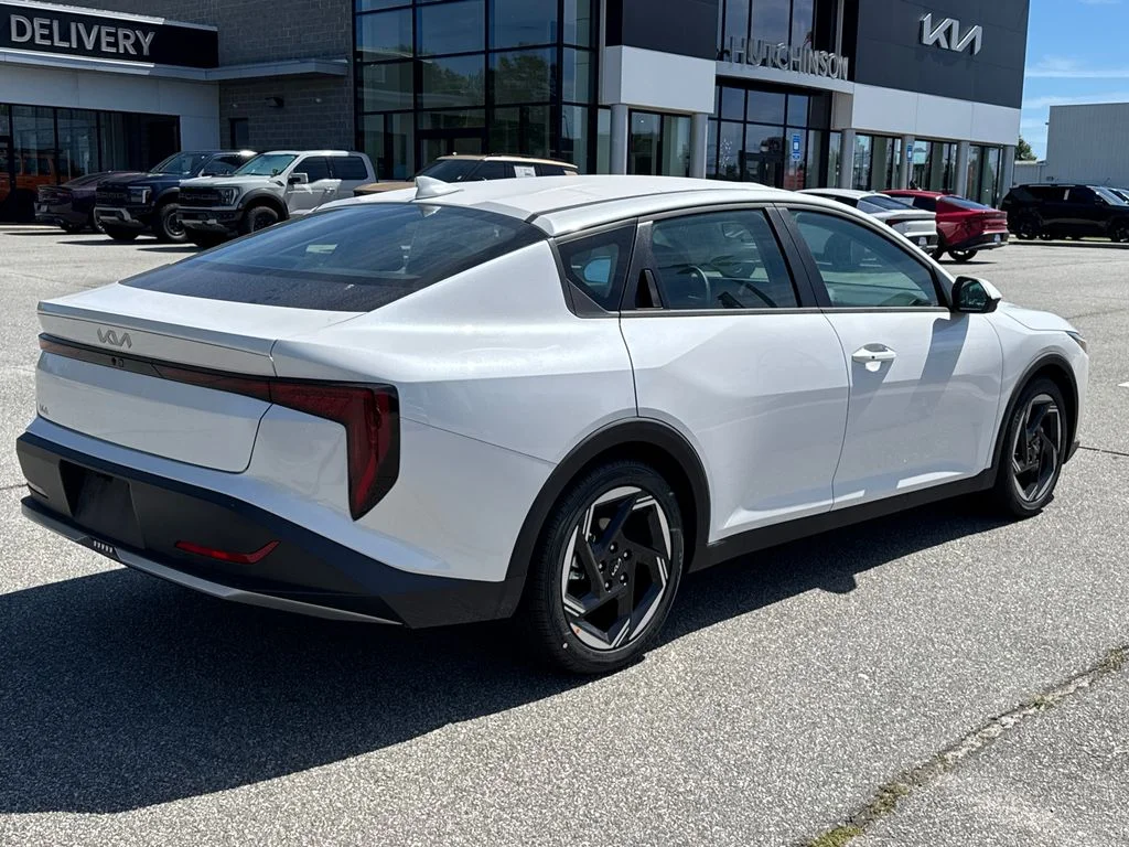 New 2026 Snow White Pearl Kia EX image 3