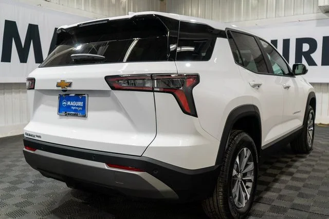 New 2027 Summit White Chevrolet LT image 5