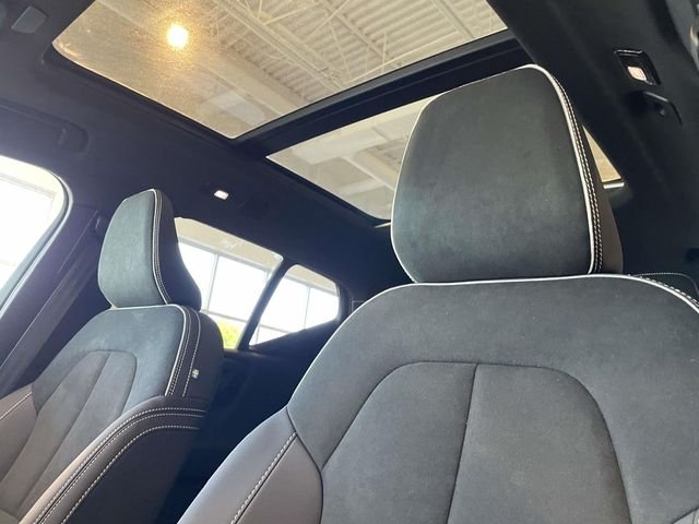 2026 Volvo XC40 Ultra Black Edition - Photo 16