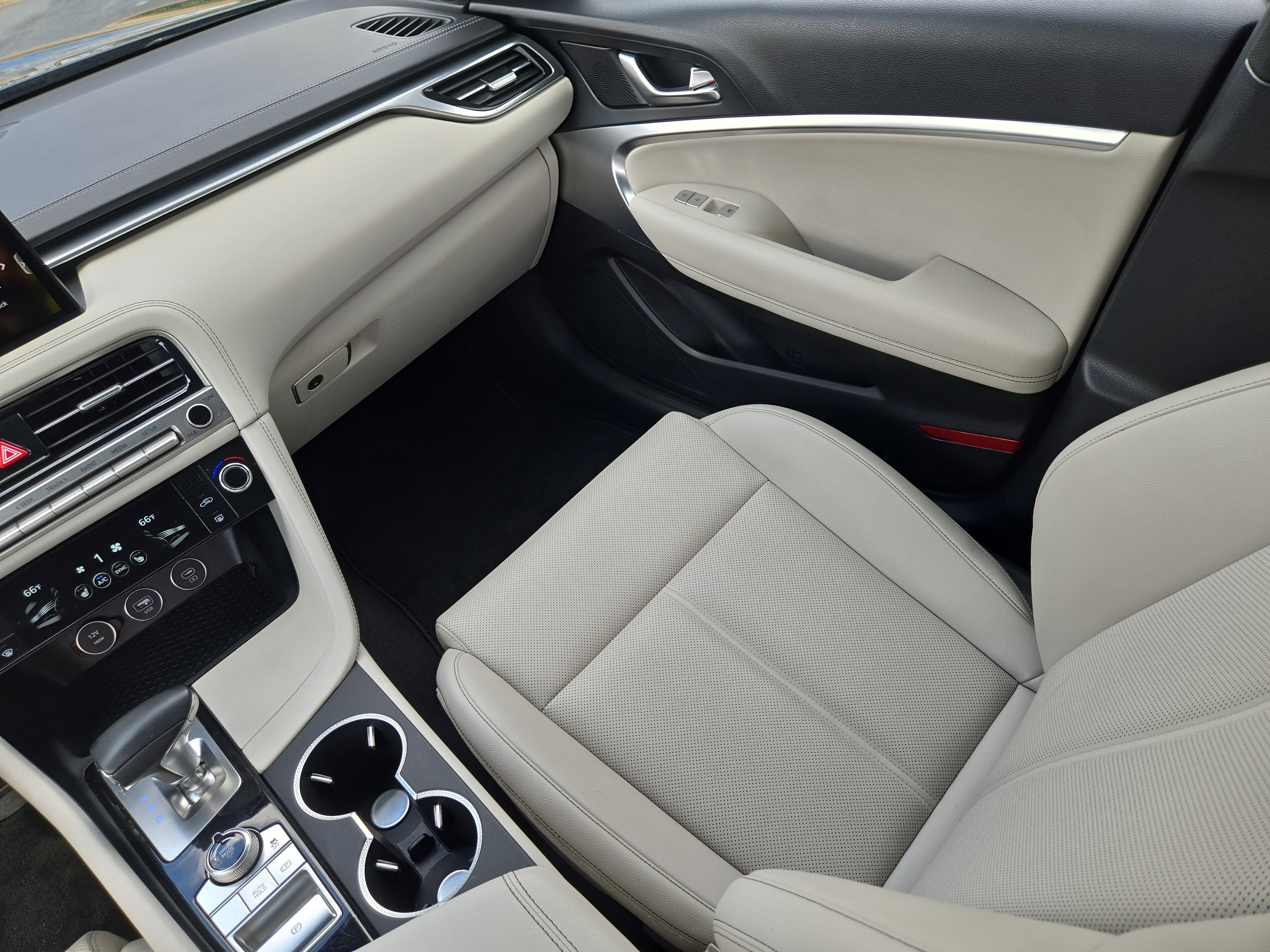 2025 GENESIS G70 Standard - Photo 14