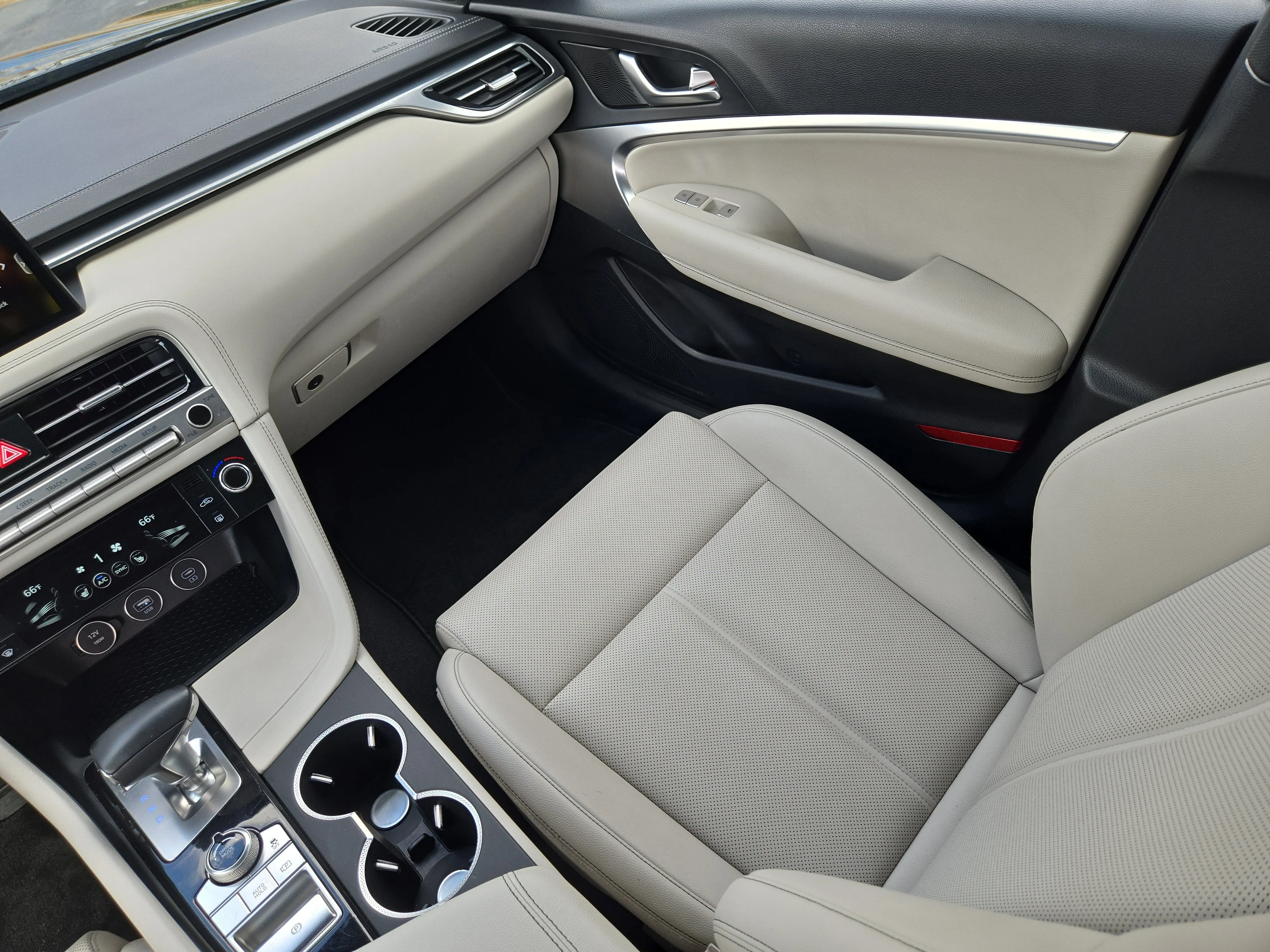 2025 GENESIS G70 Standard - Photo 14