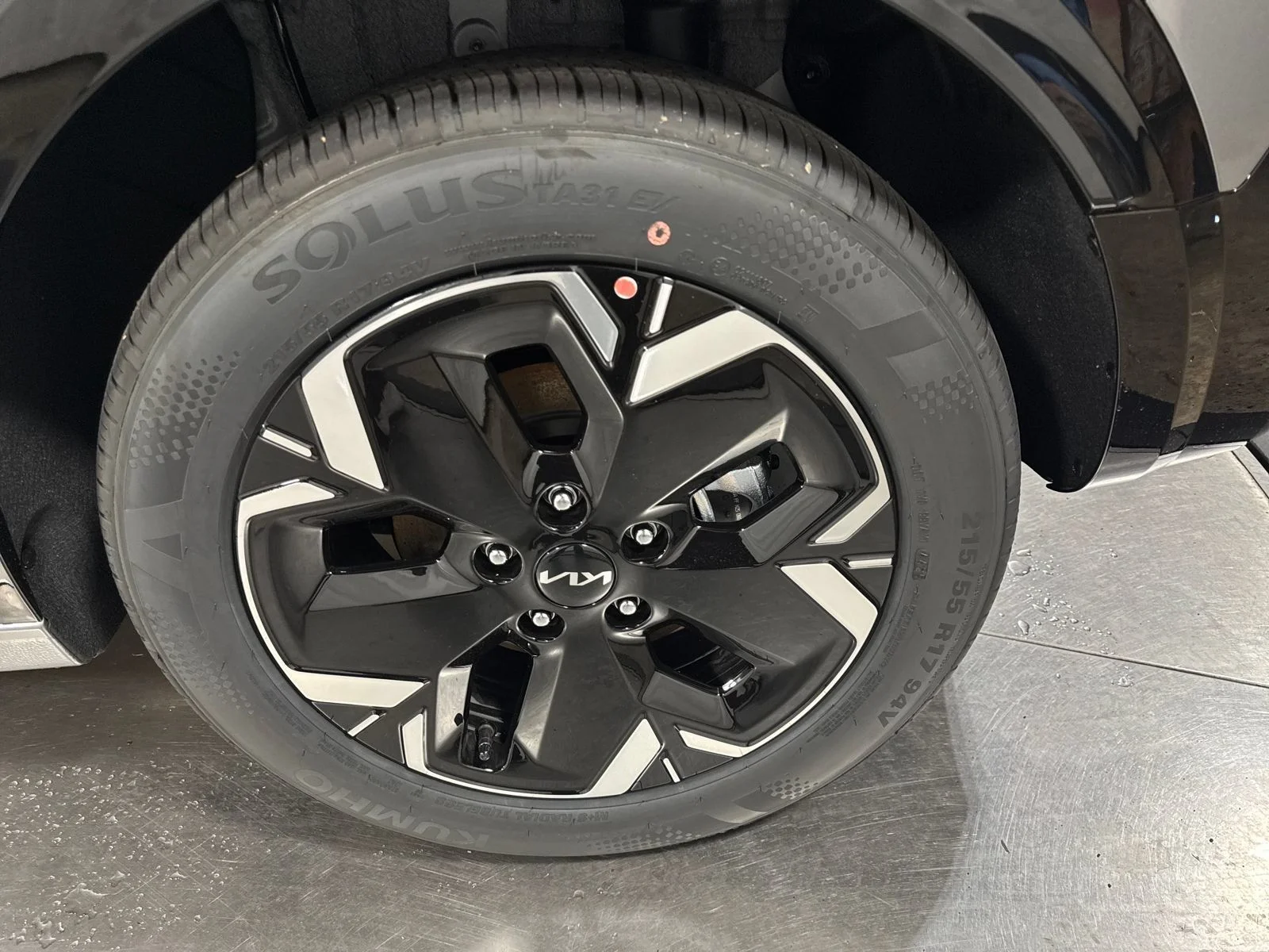 New 2026 Steel Gray Kia Wind image 13