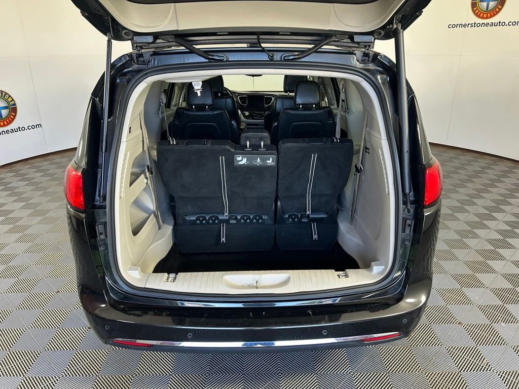 Used 2017 Black Chrysler Touring L image 19