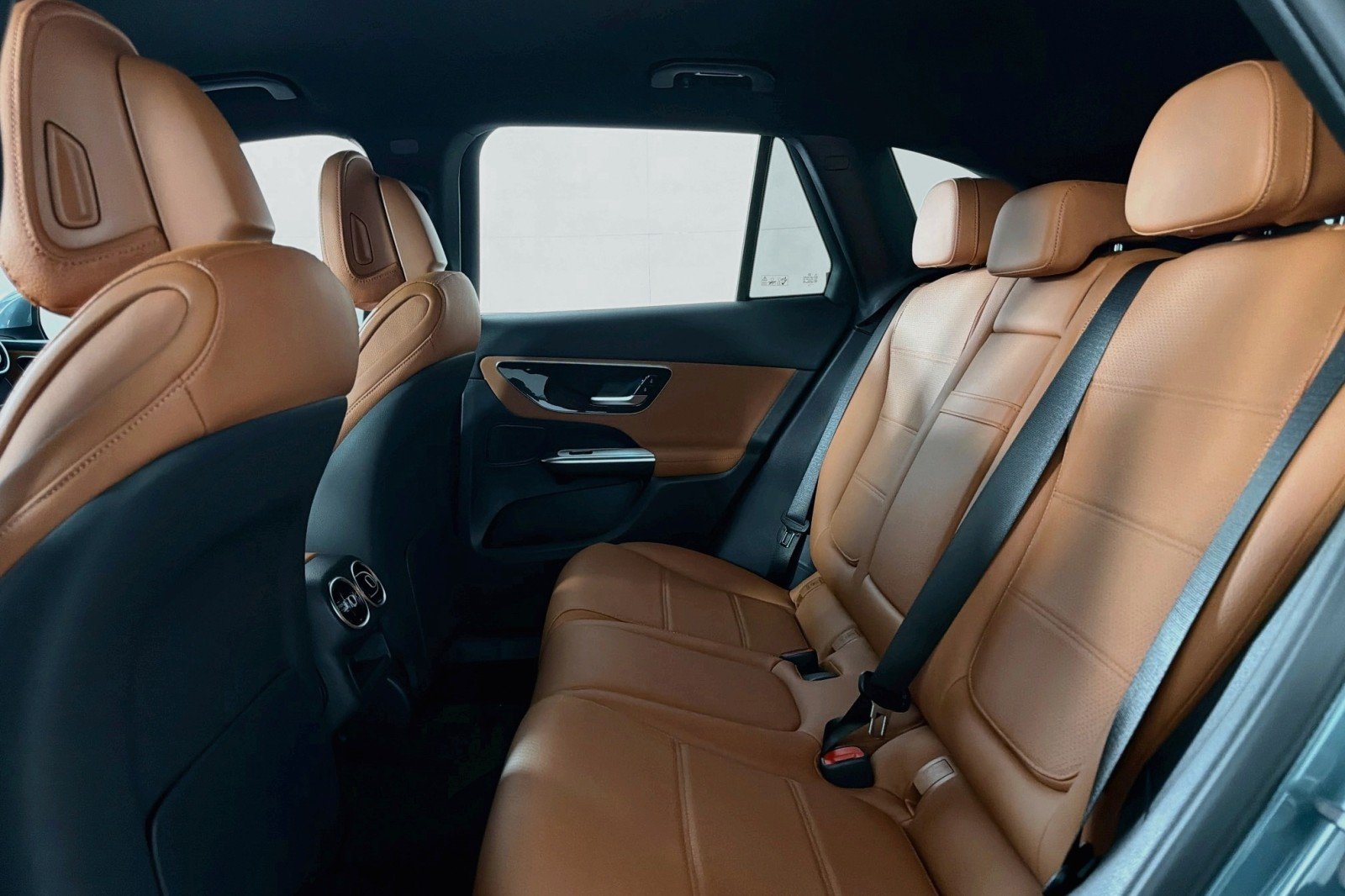New 2026 Verde Silver Metallic Mercedes-Benz GLC 300 SUV image 7