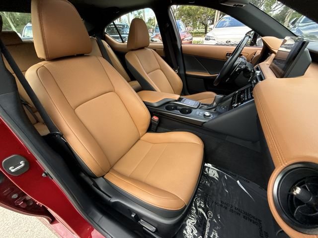 2024 Lexus IS 300 - Photo 26