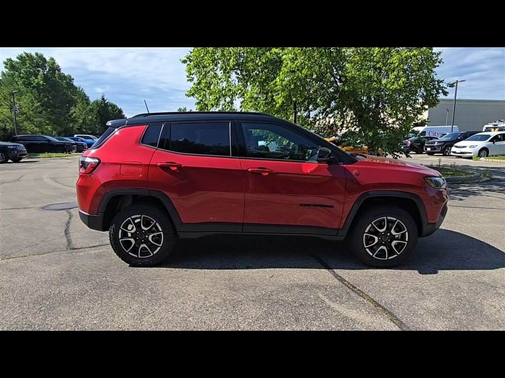 New 2026 Red Hot Pearl-Coat Exterior Paint Jeep Trailhawk image 8