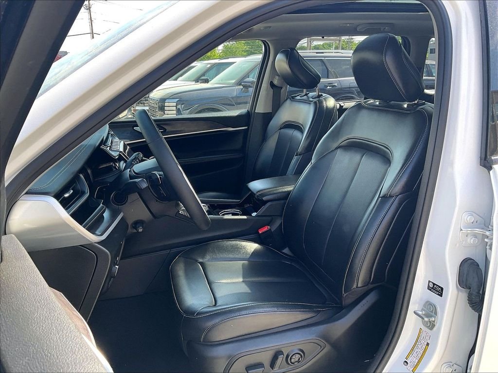 Used 2023 White Jeep 4xe image 10