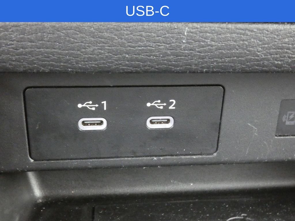 Used 2025 Silver Mitsubishi SE image 23