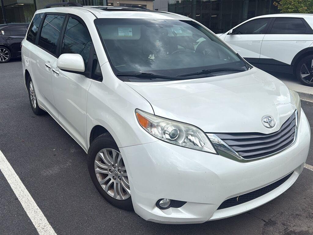 2016 TOYOTA SIENNA XLE 8-Passenger for sale in Atlanta, GA