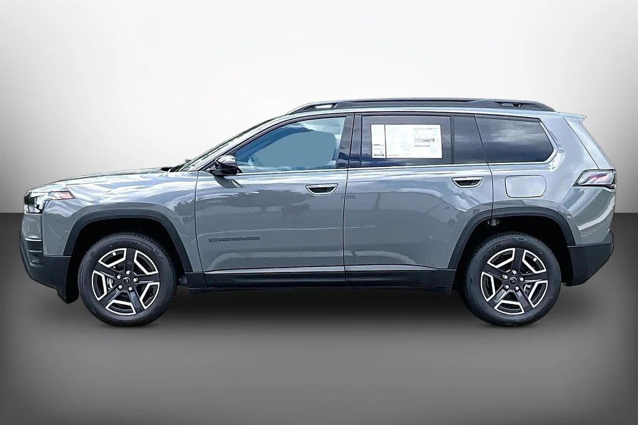 New 2026 Sting-Gray Clearcoat Jeep Laredo image 5
