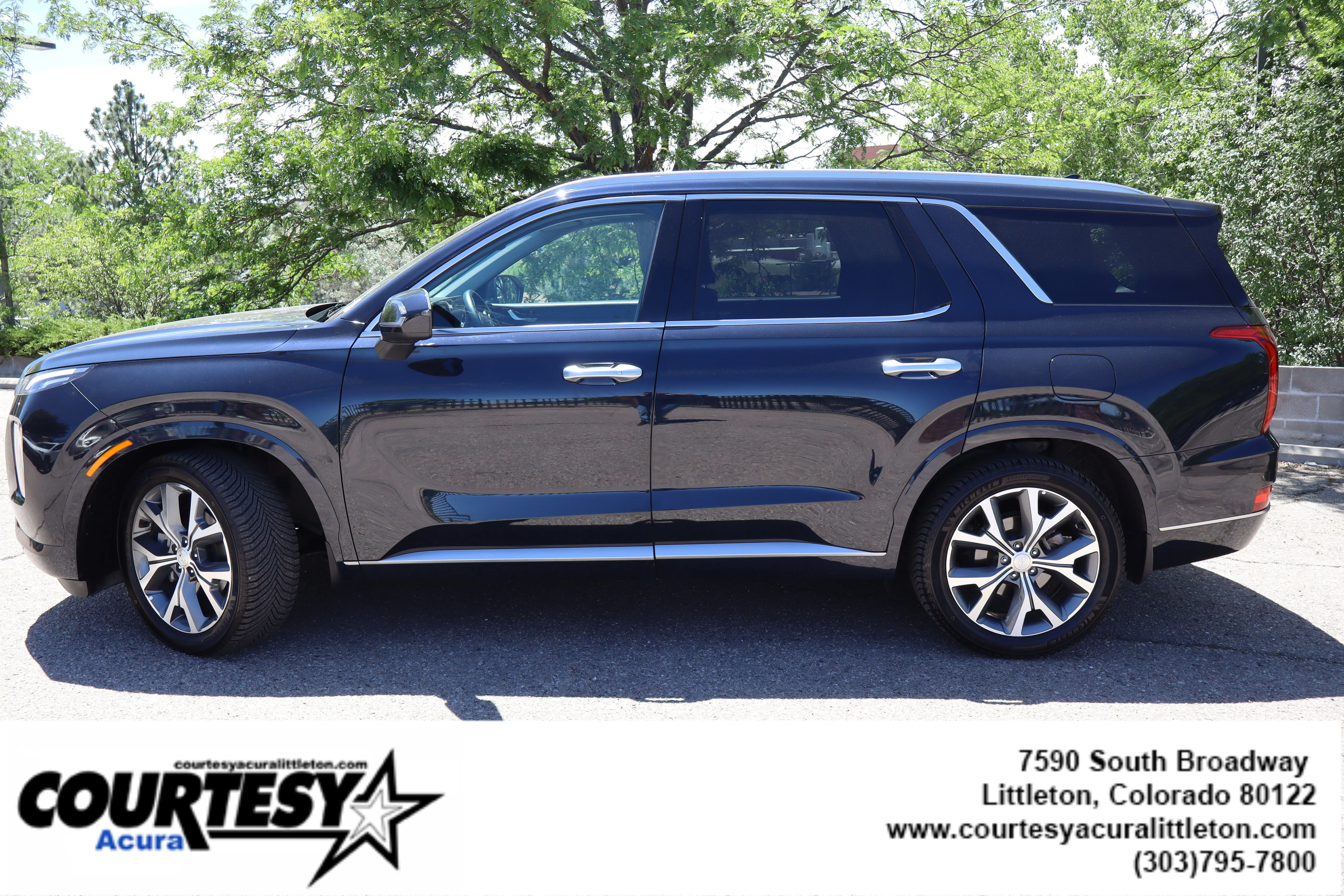 Used 2022 Moonlight Cloud Hyundai Limited image 3
