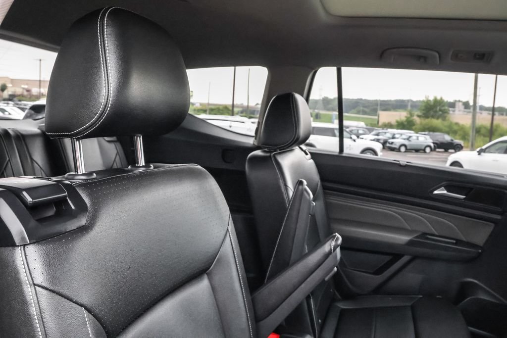 Used 2023 White Volkswagen 3.6L V6 SE w/Technology image 33