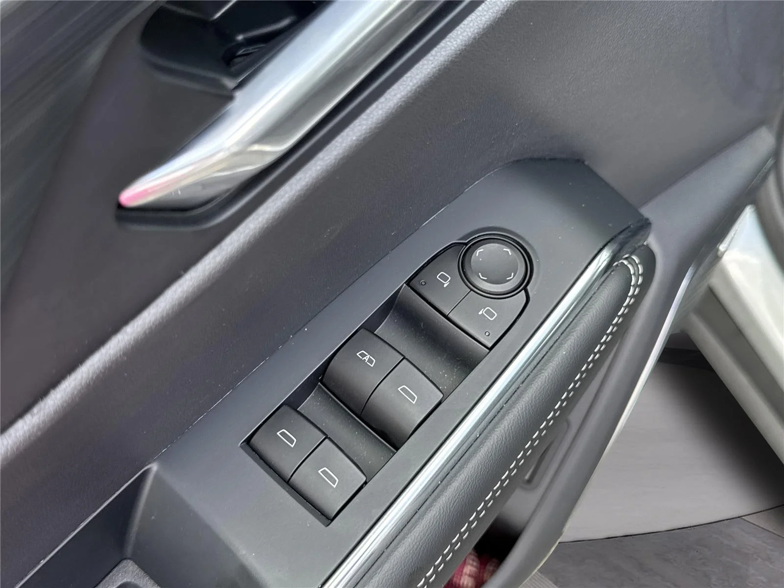 Certified Used 2026 Sterling Metallic GMC Elevation image 18