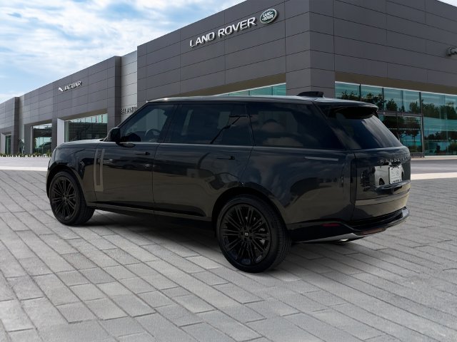 New 2027 Carpathian Grey Land Rover SE image 3