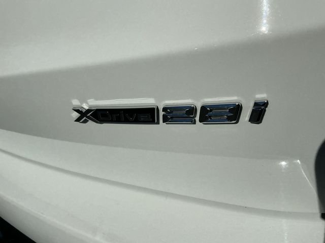 Used 2025 White BMW xDrive28i image 32