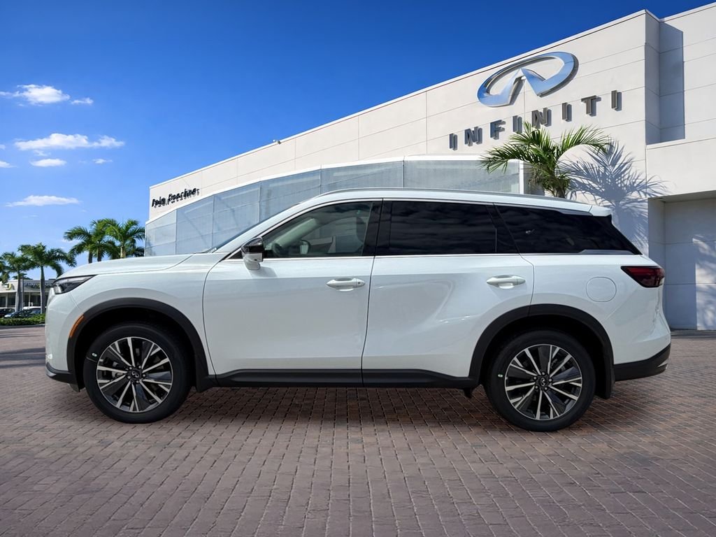 New 2027 RADIANT WHITE INFINITI Luxe FWD image 4