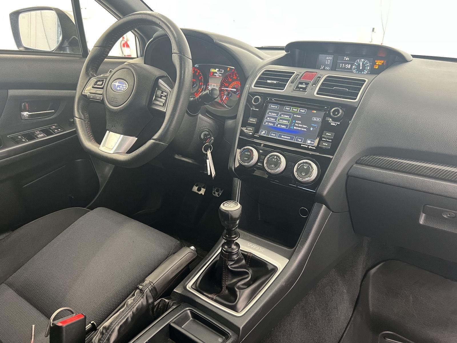 Used 2017 Ice Silver Metallic Subaru Premium image 29