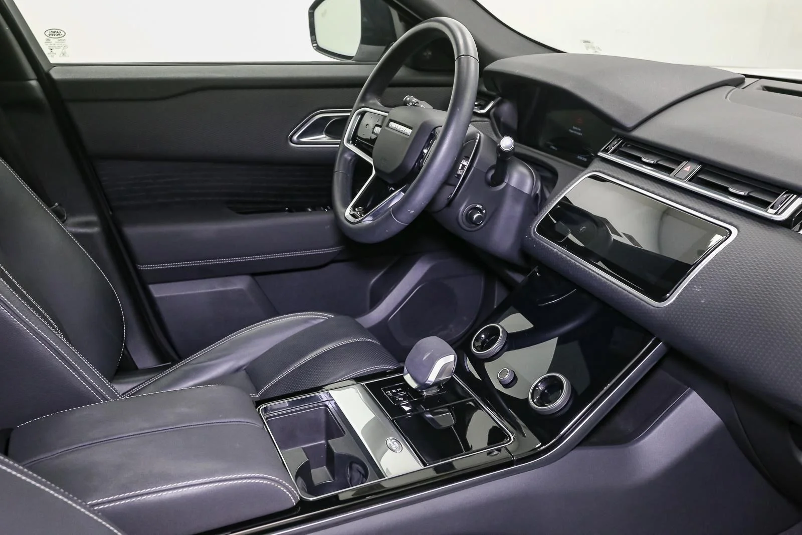 Used 2023 Fuji White Land Rover R-Dynamic S image 20