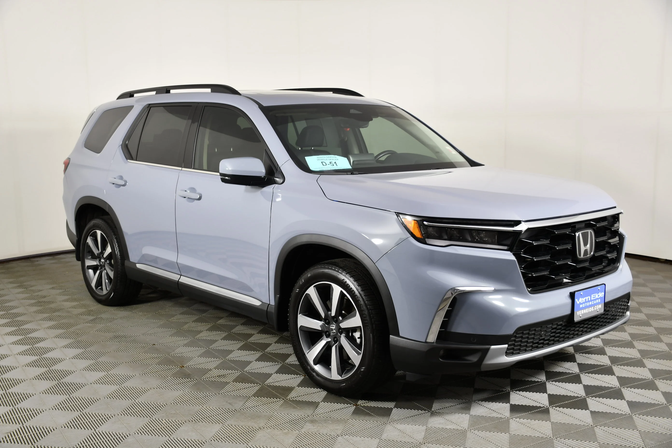 Certified Used 2025 Sonic Gray Pearl Honda Touring image 4