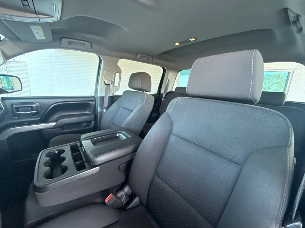 Used 2017 SUMMIT WHITE Chevrolet LT image 28