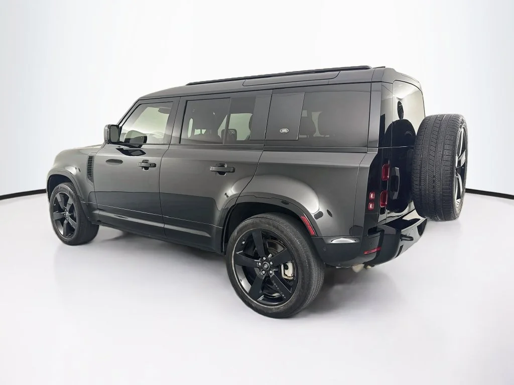 Certified Used 2024 Black Land Rover X-Dynamic SE image 6
