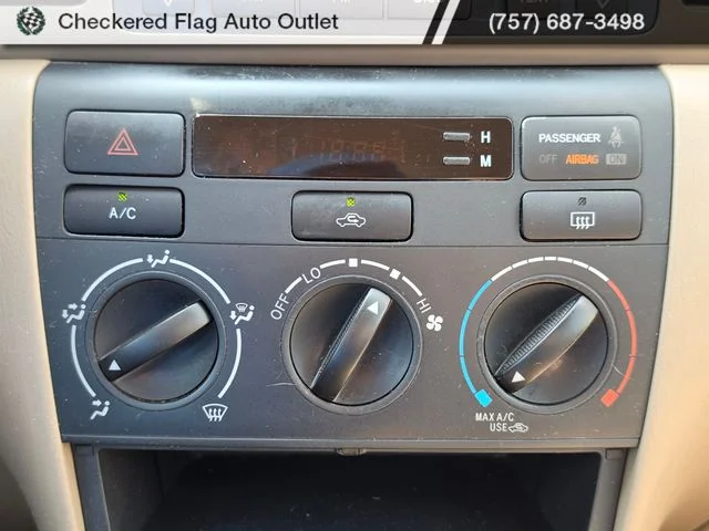 Used 2005 Desert Sand Mica Toyota LE image 23