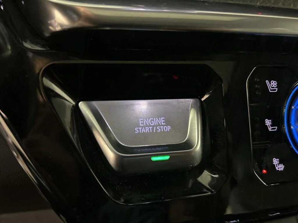 Used 2023 White Frost GMC Denali image 34