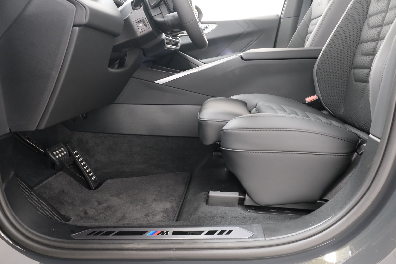 New 2027 Dravit Grey Metallic BMW  image 32