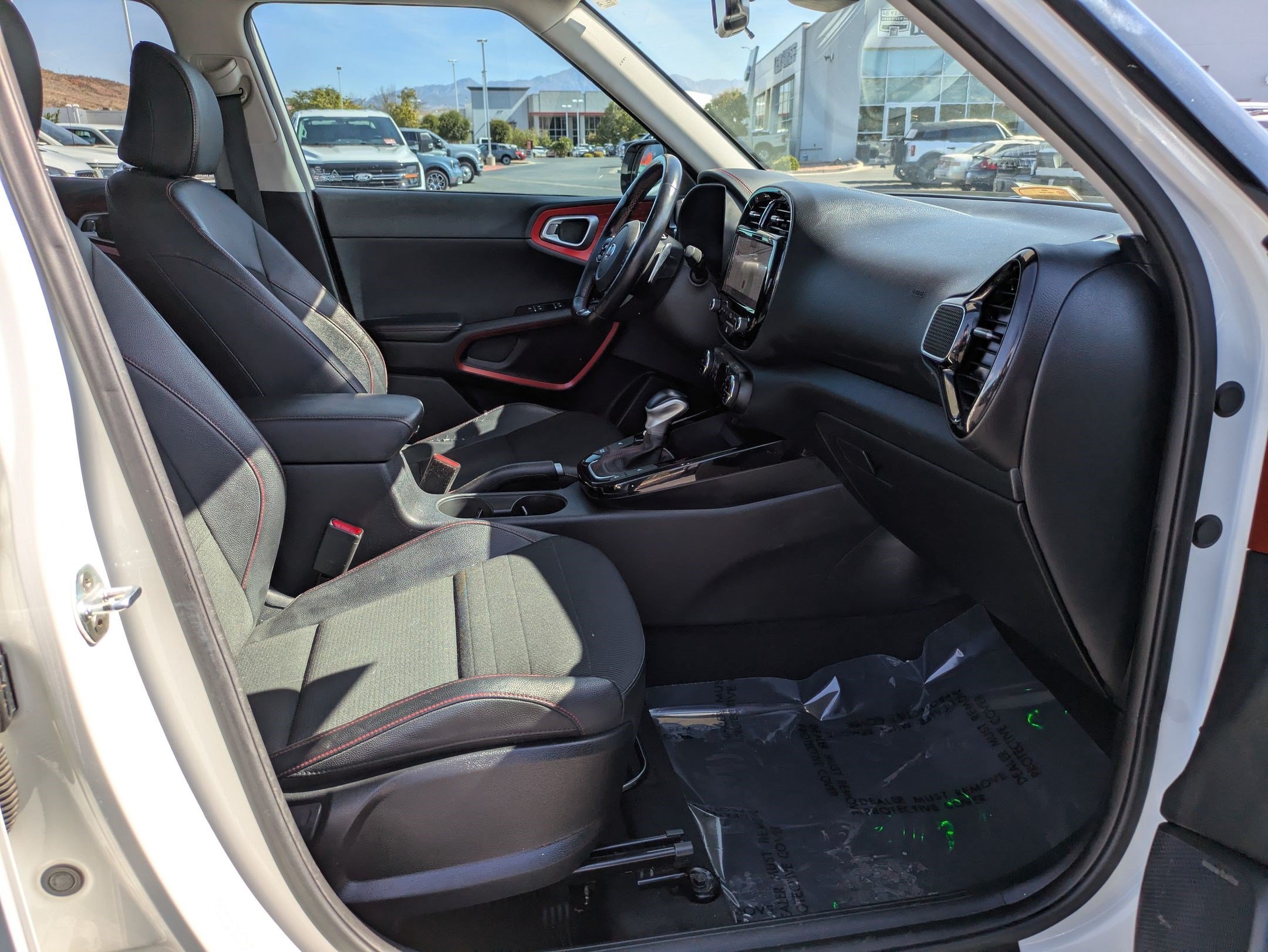 Used 2021 Snow White Pearl Kia Turbo image 31