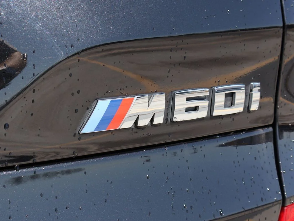 Used 2025 Black BMW M60i image 9