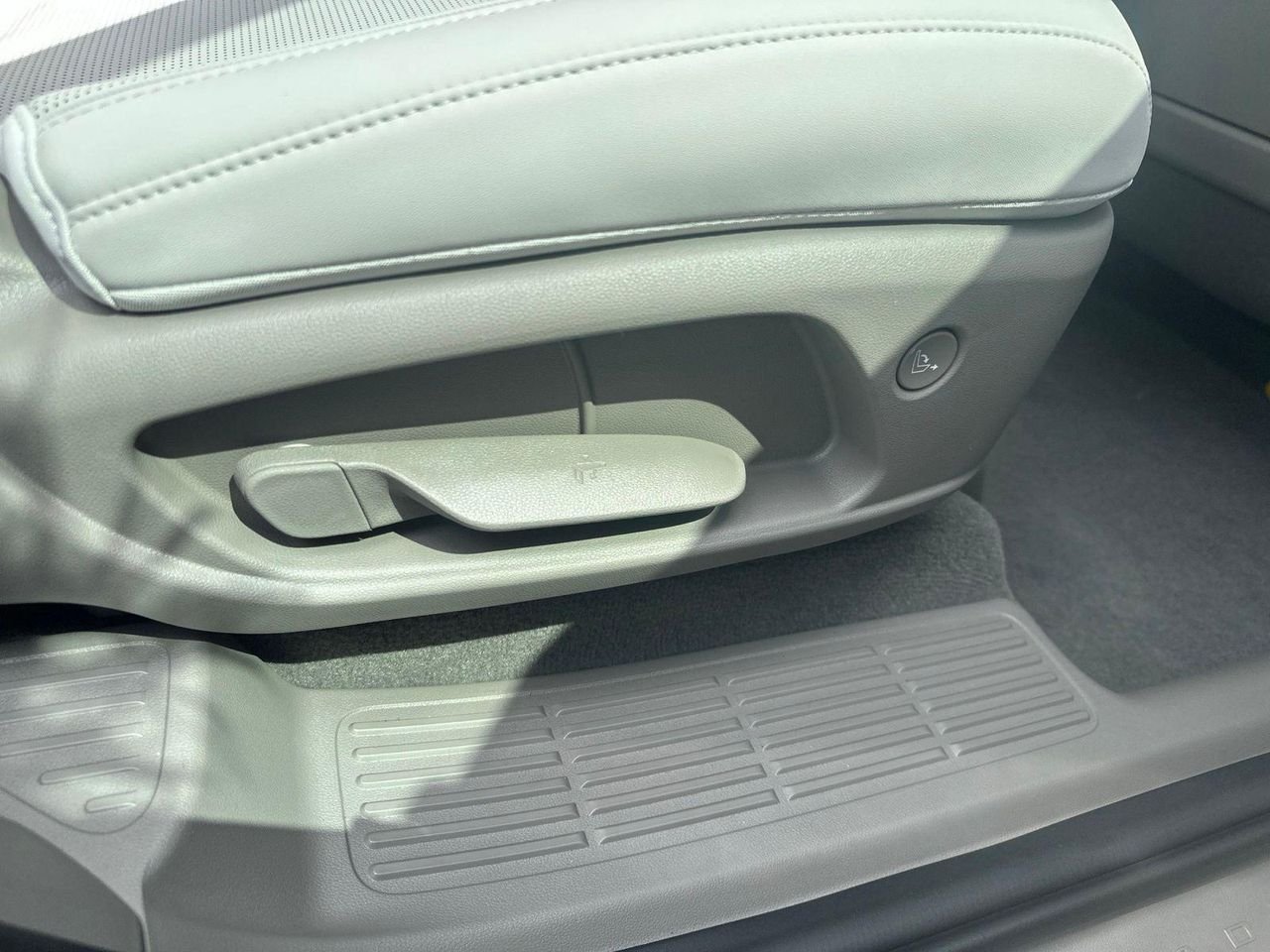 New 2026 White Hyundai SEL Premium AWD image 29