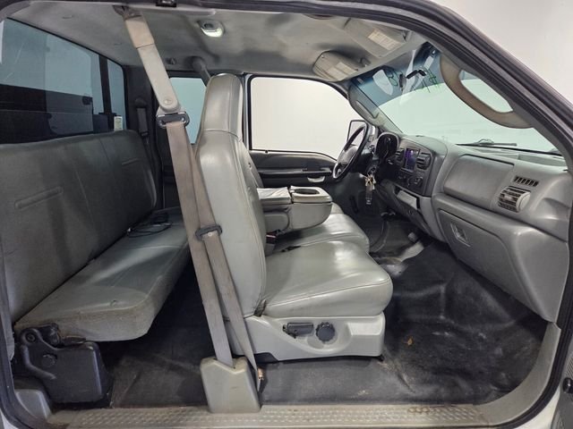 Used 2006 White Ford XL image 13