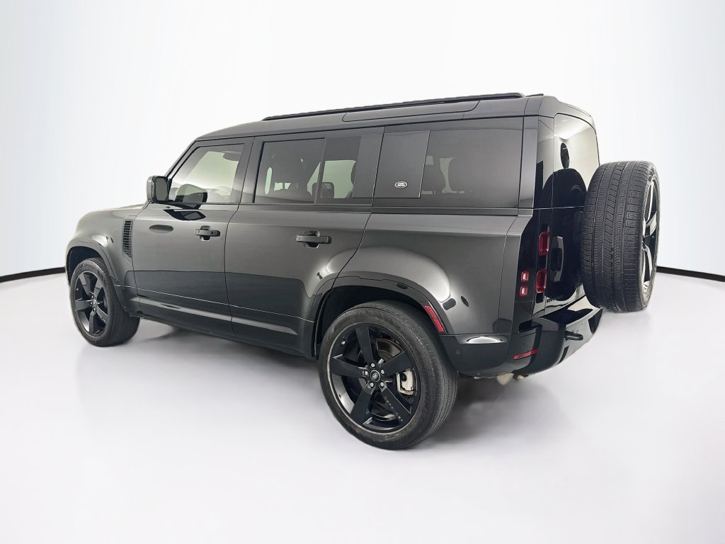 Used 2024 Black Land Rover X-Dynamic SE image 6