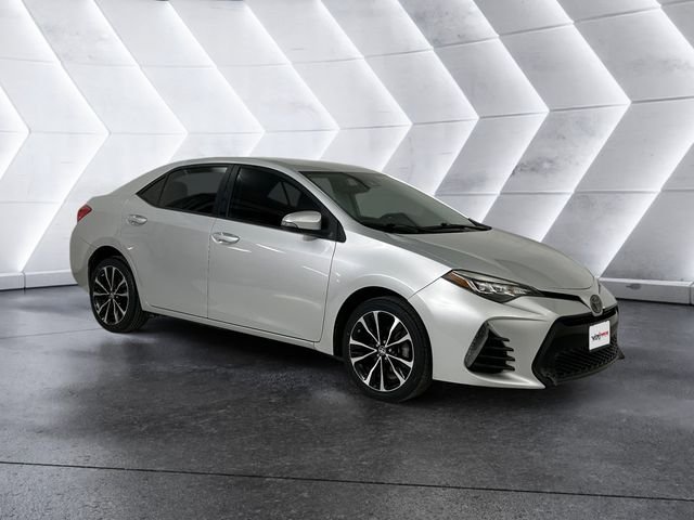 Used 2019 Silver Toyota SE image 1