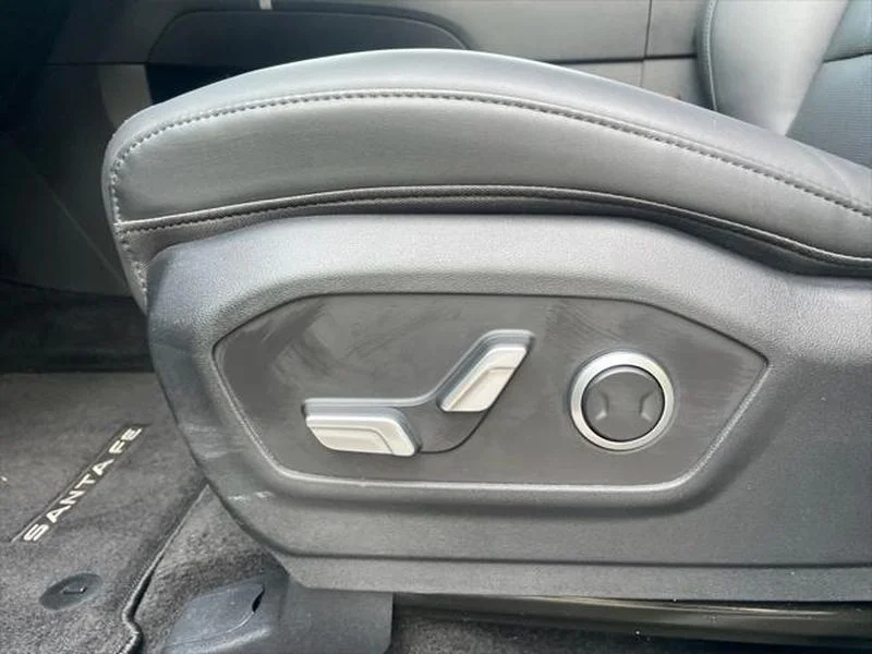Used 2025 Phantom Black Hyundai SEL image 12