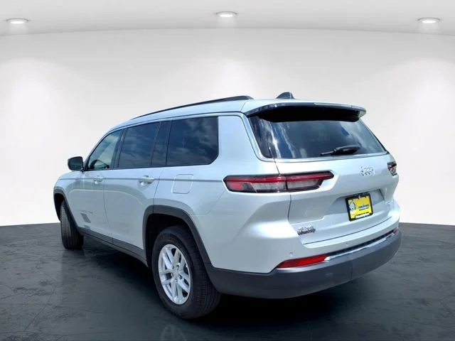 Used 2025 Silver Jeep Laredo image 13
