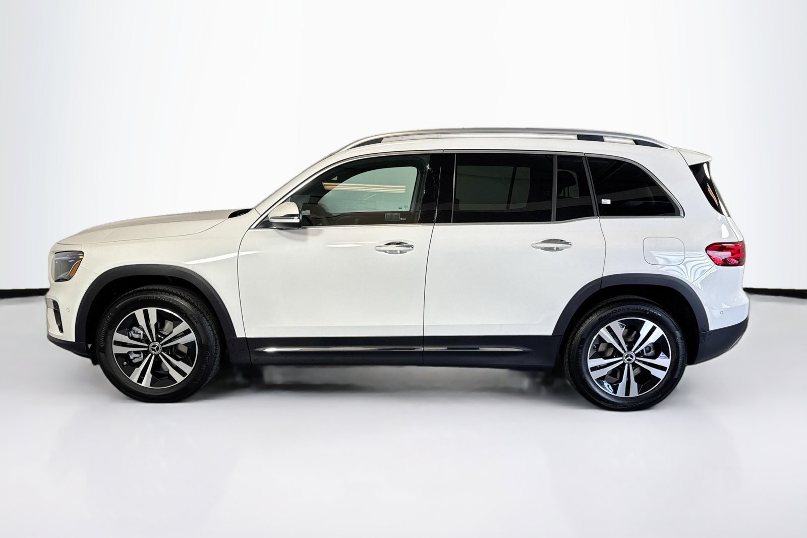 New 2026 Polar White Mercedes-Benz GLB 250 image 8