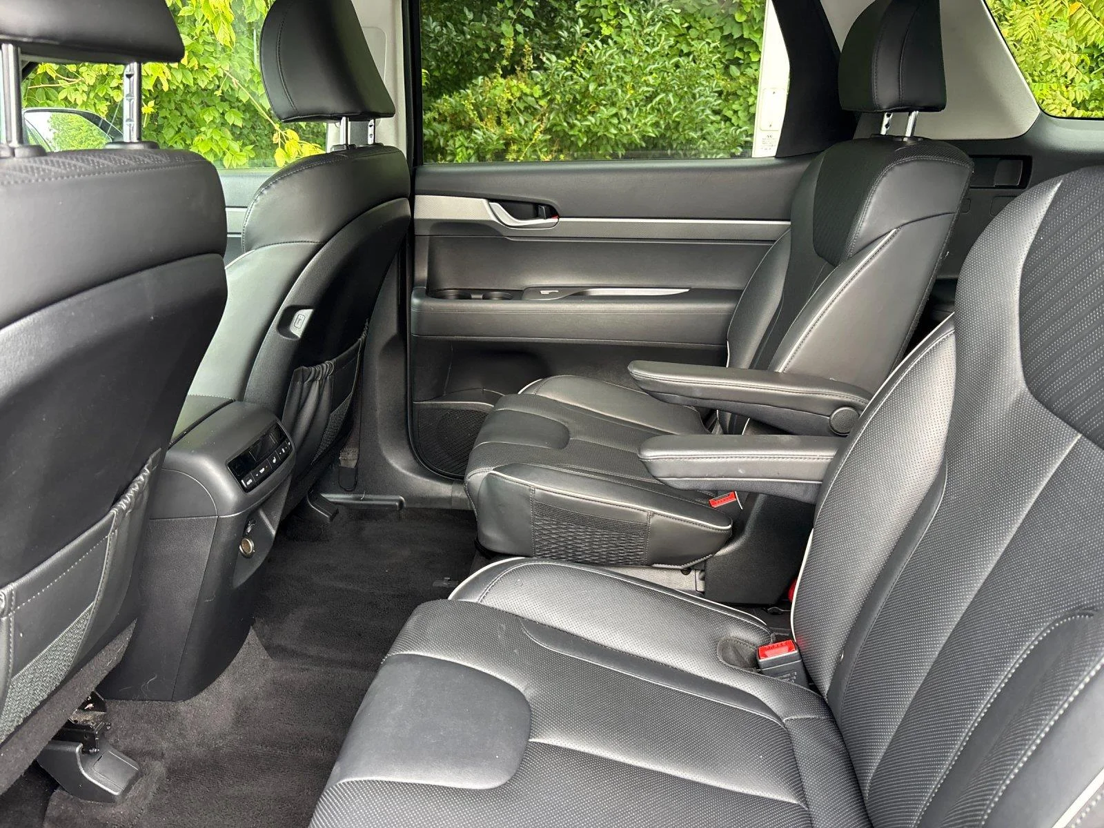 Used 2024 Abyss Black Pearl Hyundai SEL 7P image 32