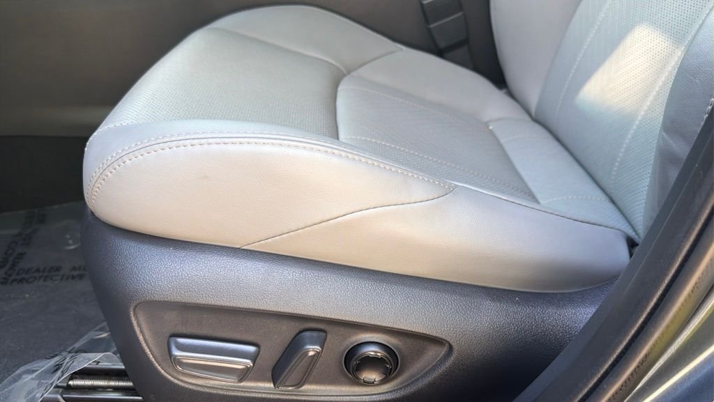 2024 Toyota Venza Limited - Photo 18