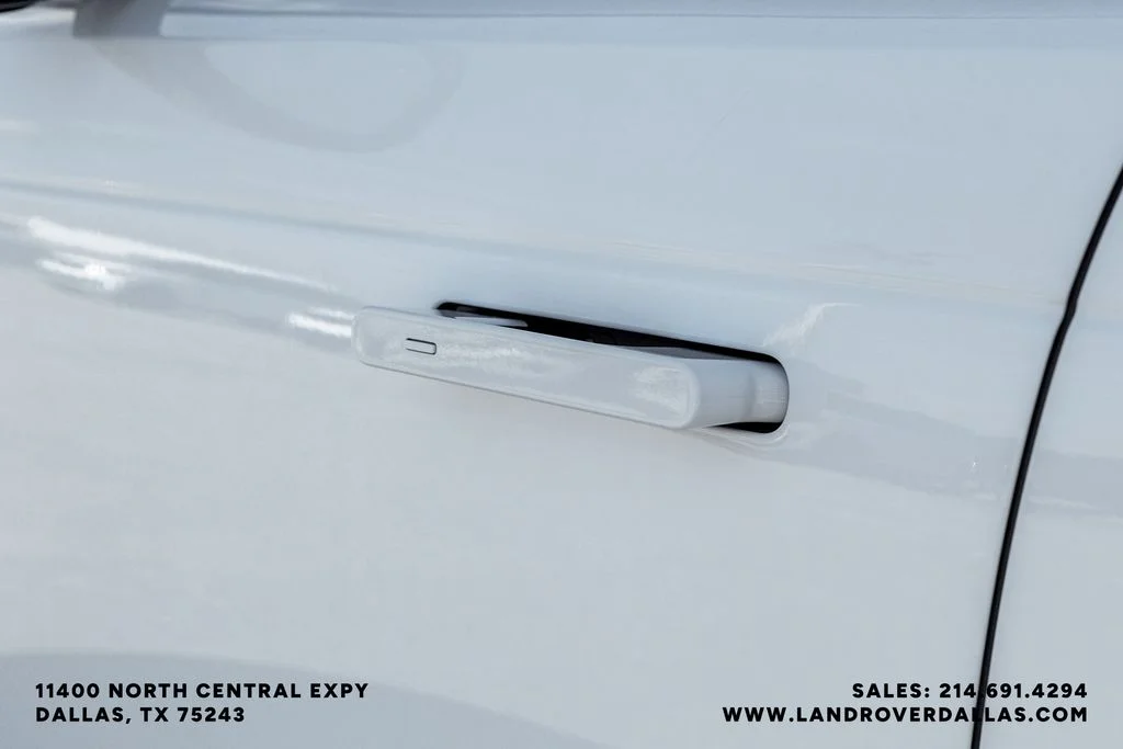 New 2026 Fuji White Land Rover Dynamic SE image 37