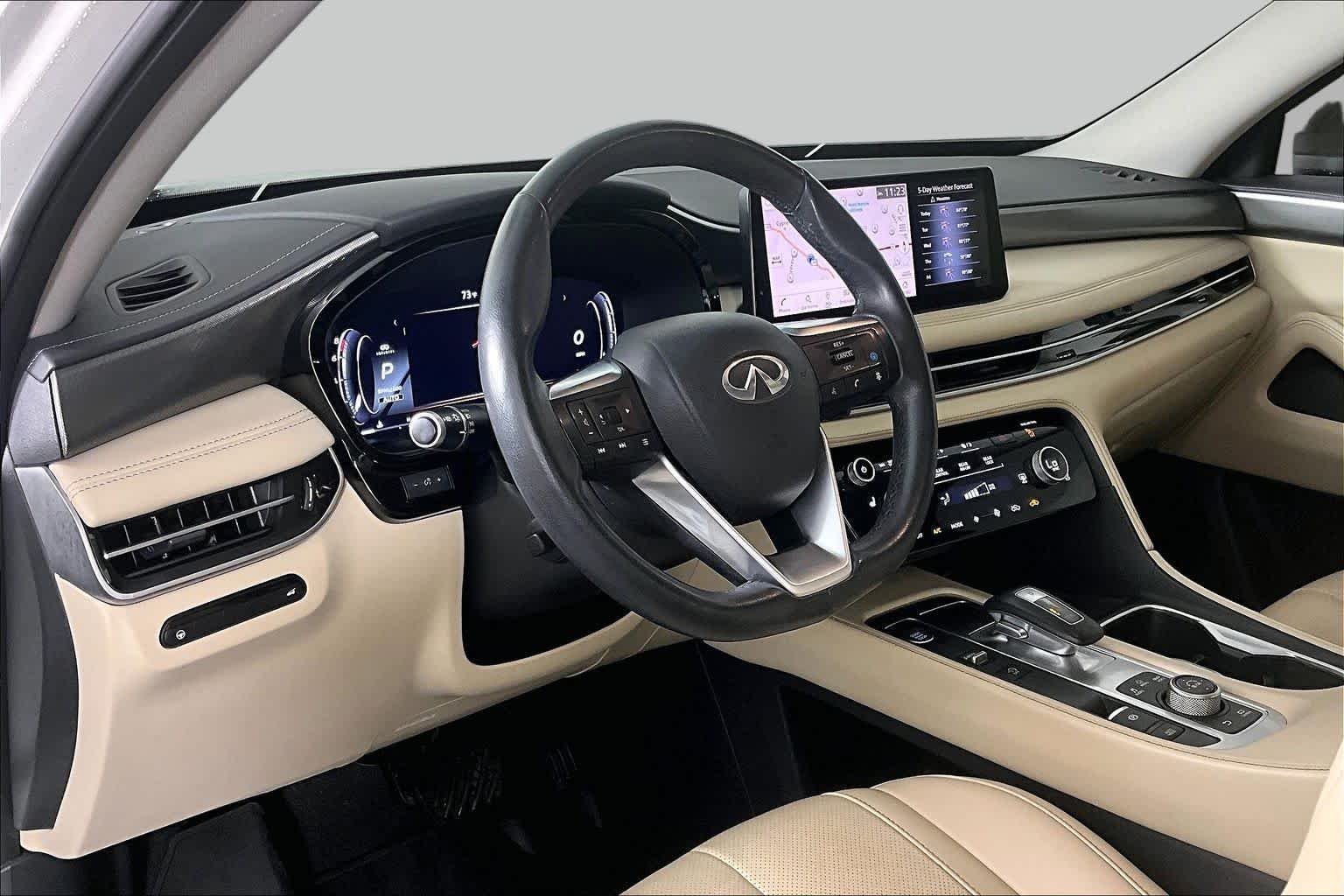 Used 2023 Majestic White INFINITI LUXE image 16
